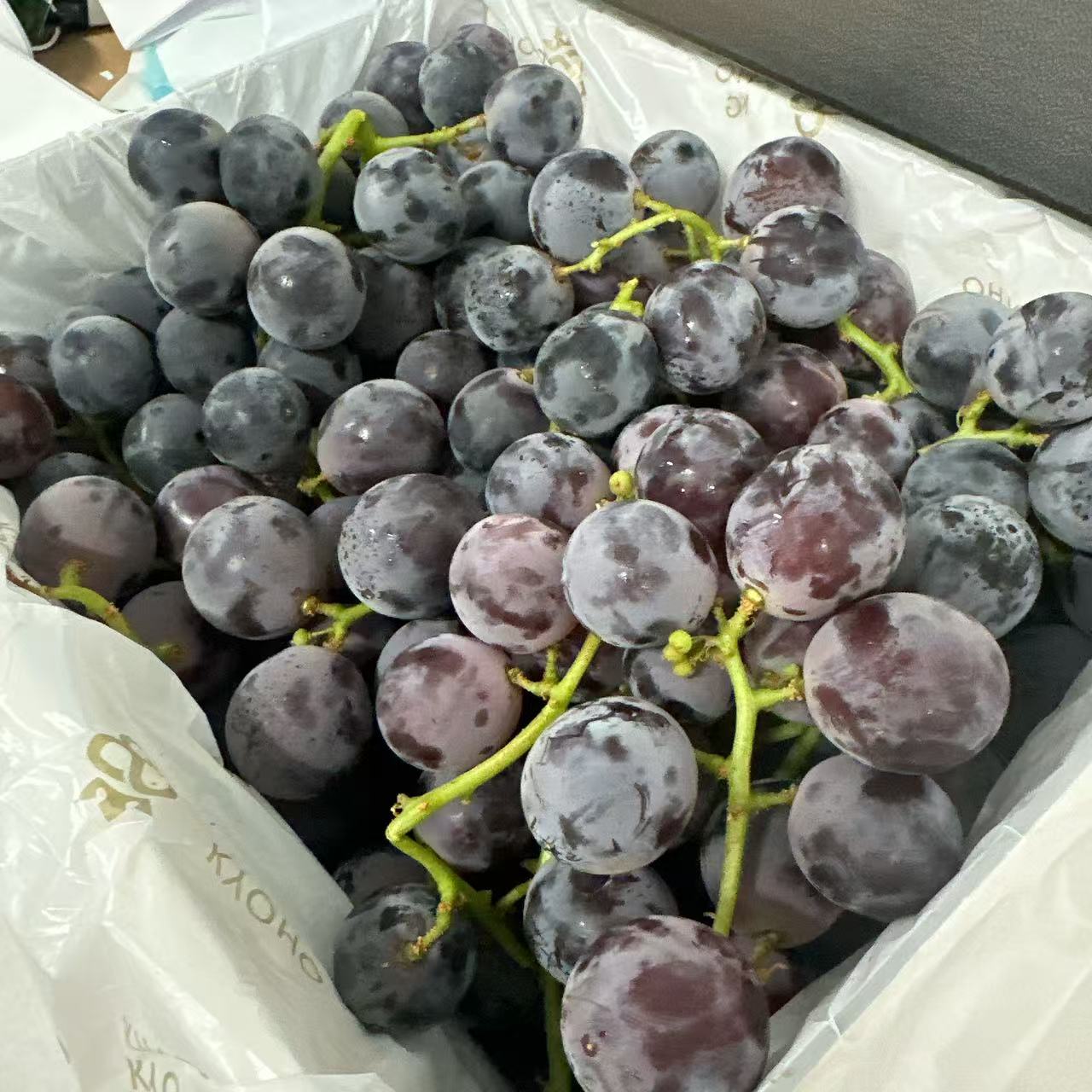 Kyoho King Australian-Grown Kyoho Grapes Gift Box 2kg - Black Gold Lim ...