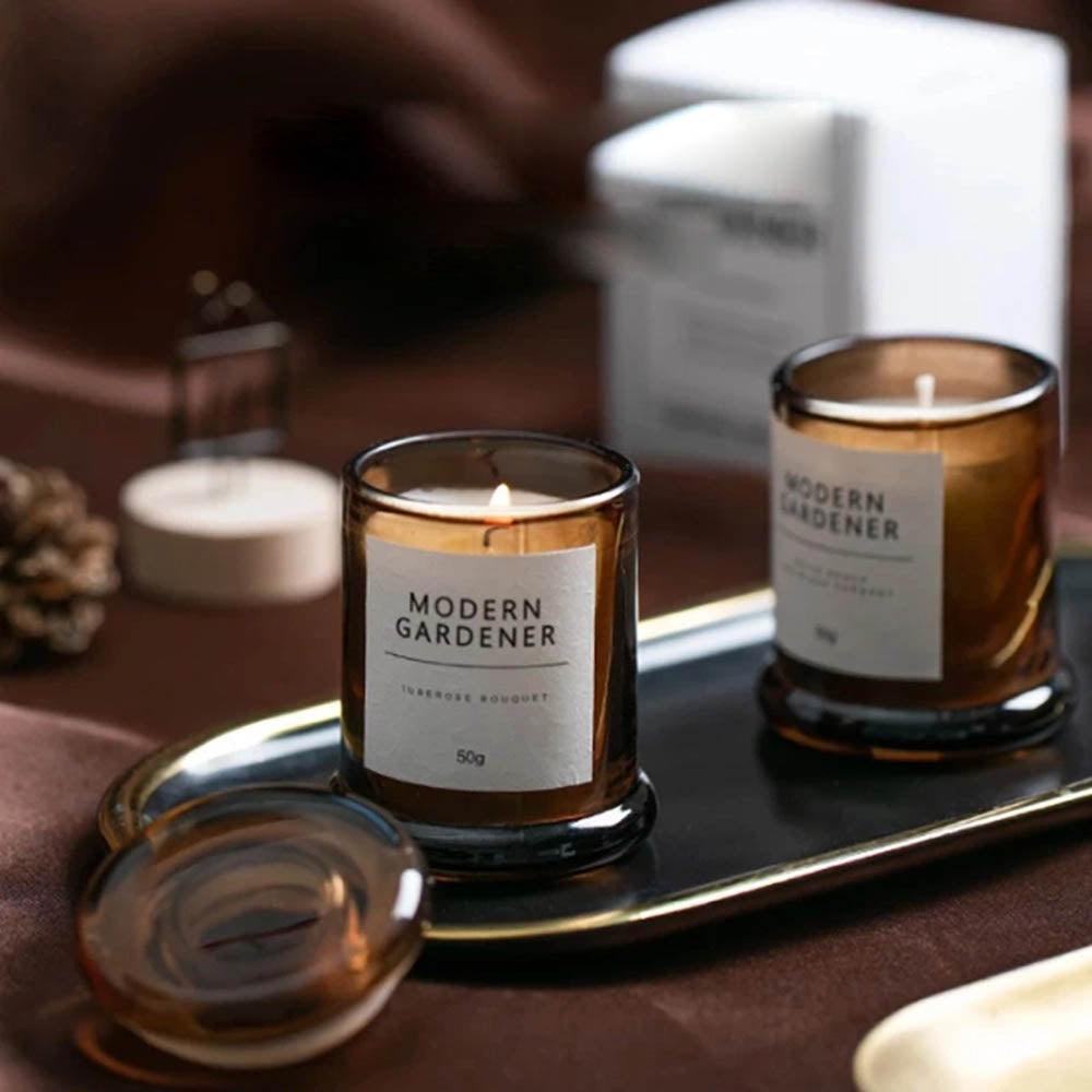 Nến Thơm Modern Gardener Series Postbox 50 g – hương biển & hoa râm bụt