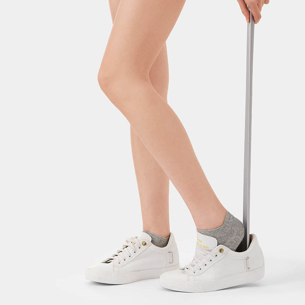 Dụng cụ xỏ giày Fasola dài 60 cm – xỏ giày nhẹ nhàng