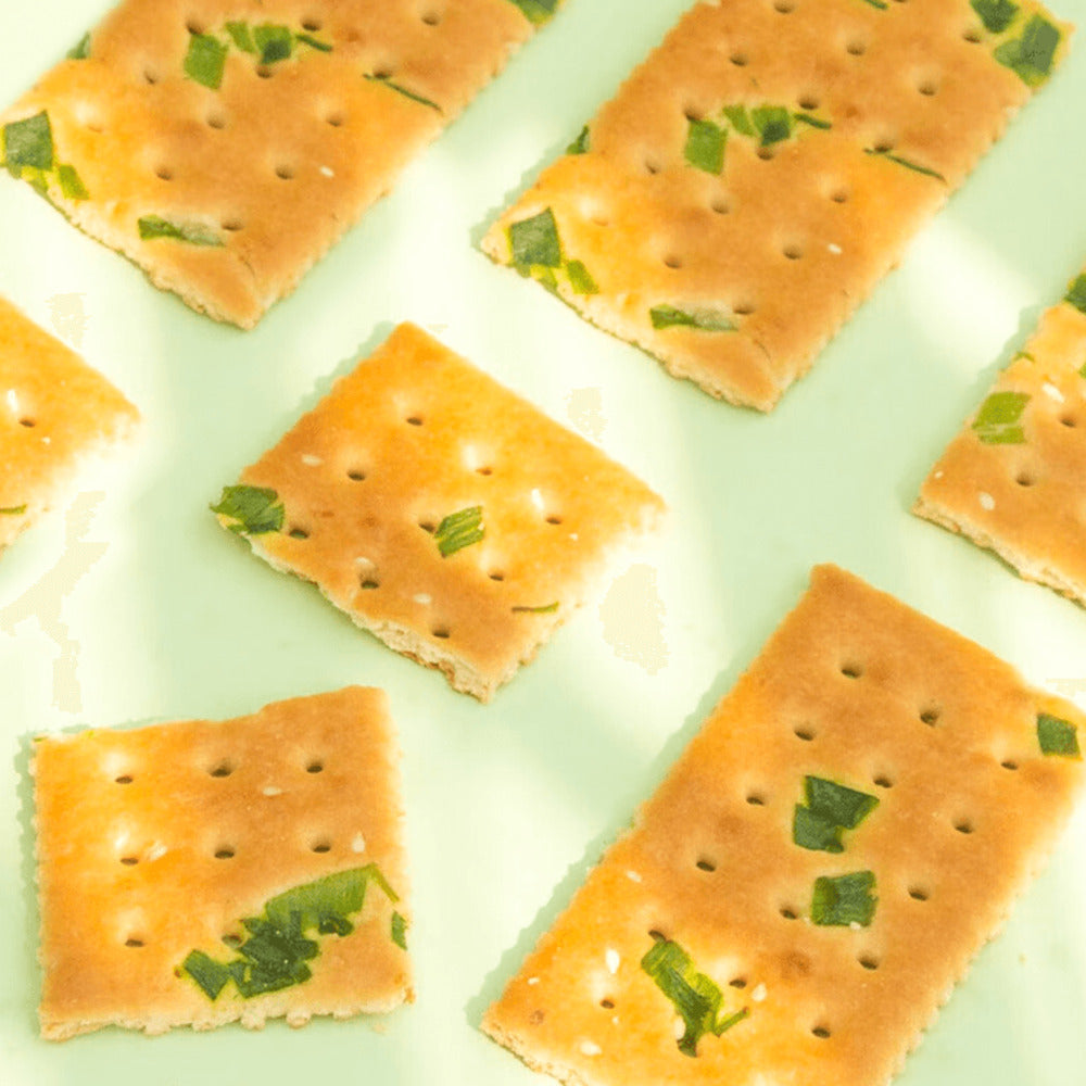 YasiJia-Scallion-Crispy-Crackers---268g-1