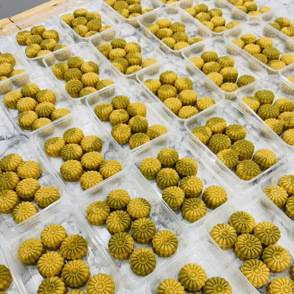 Ai-Mei-Kang-Frozen-Cooling-Mung-Bean-Cakes-–-8-Pieces-(200g)---Traditional-Chinese-Summer-Pastry-2