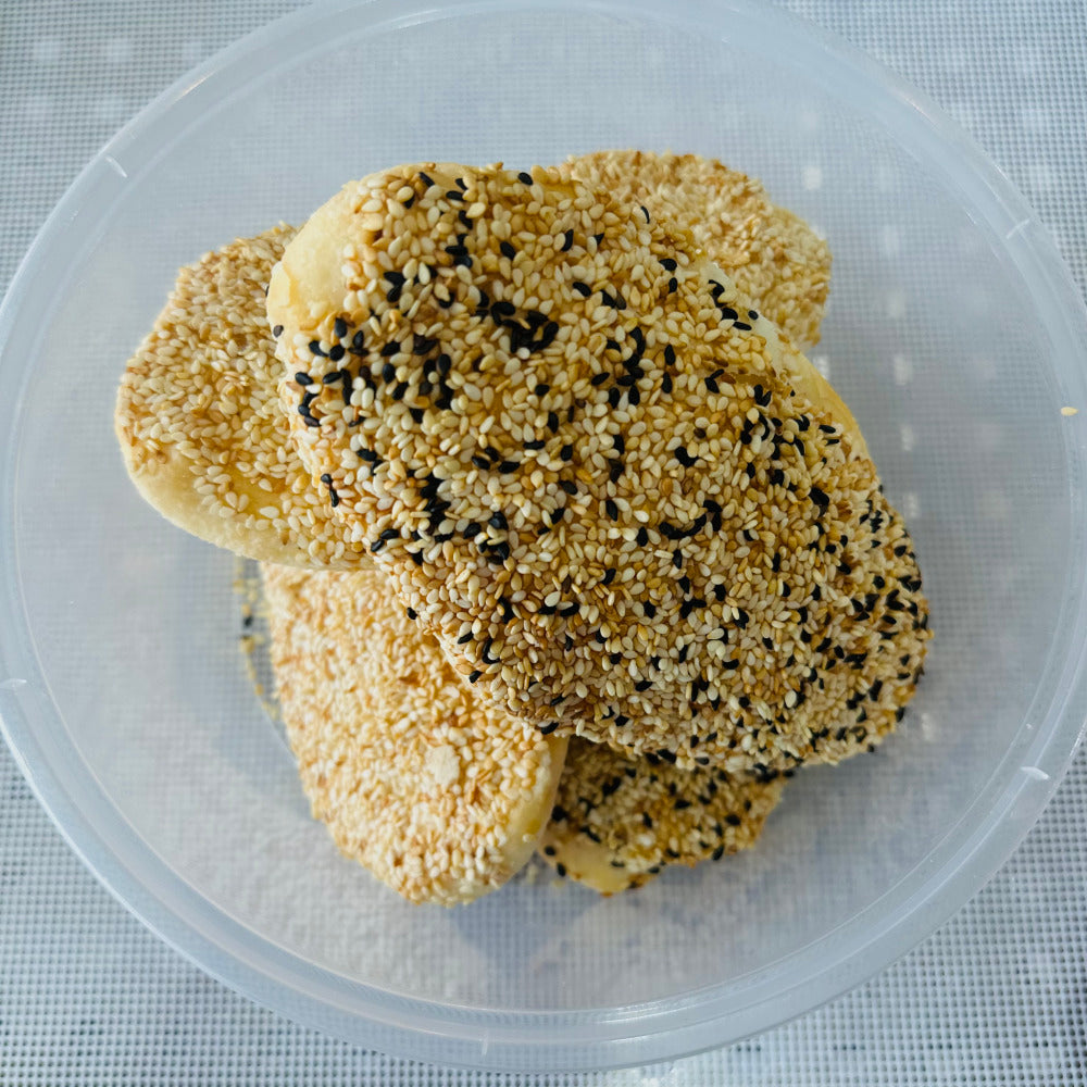 JuFengYuan-Frozen-Sesame-Huangqiao-Flatbread,-Sweet-&-Scallion-Oil-Flavor-–-4-Pieces,-200g-1