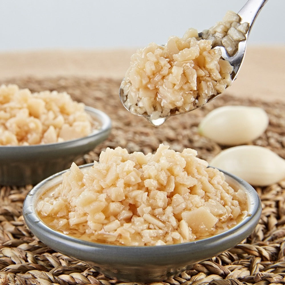 Guyue-Renjia-Aromatic-Minced-Garlic-Sauce-180g-–-Limited-Import-2