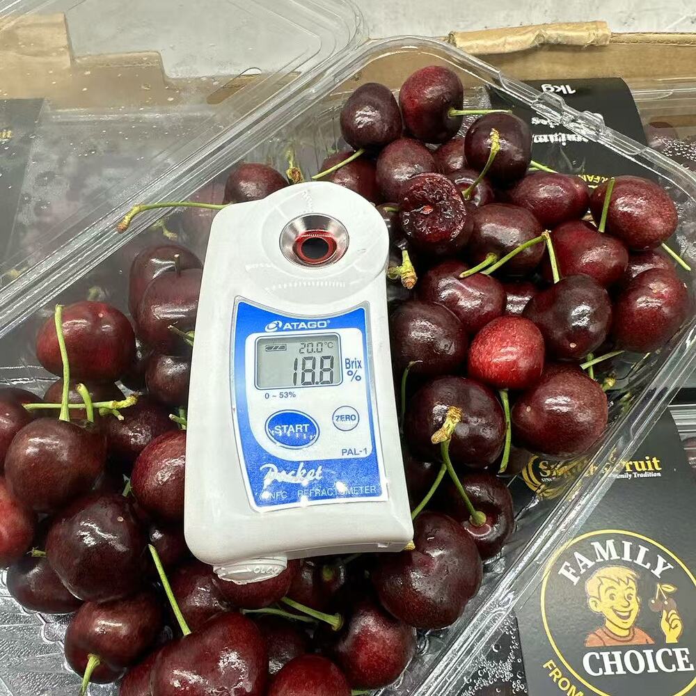 smiths-fruit-royal-tioga-cherries-gift-box-30-32mm-approx-1kg-3