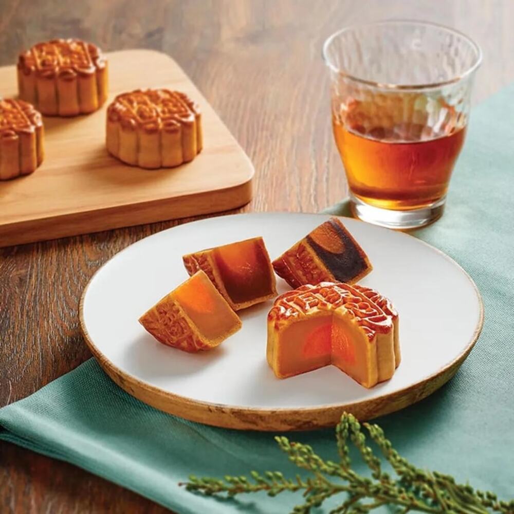 Hong-Kong-MX-Starry-Pearl-Assorted-Mooncakes-Gift-Box-–-9-Pieces,-630g-3