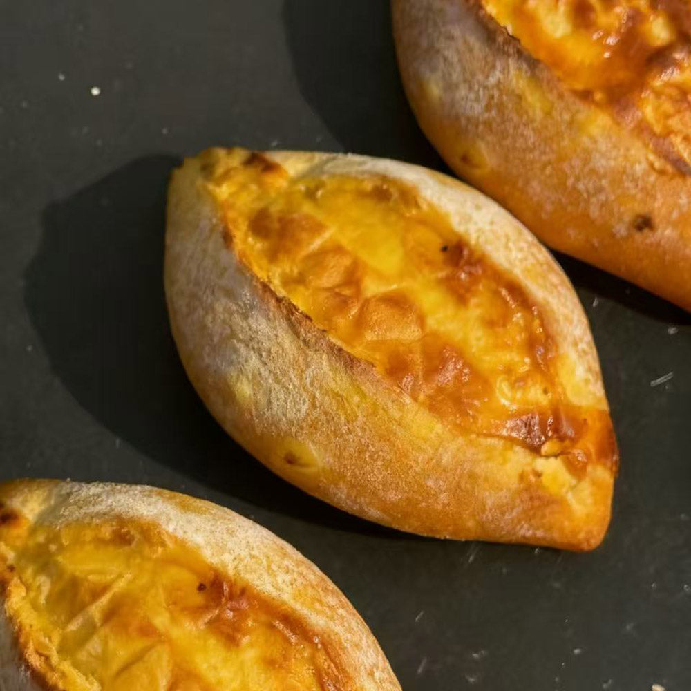 Pangdonglai-Durian-Cheese-Soft-Bun-120g-–-Caramelised-Cheese-Top-2