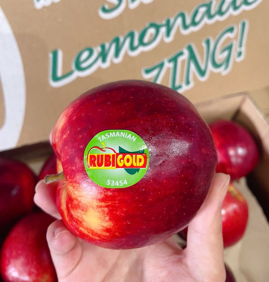 Ruby Gold Sweet Crisp Apples - 1kg | Umall - Sydney's Largest Online ...